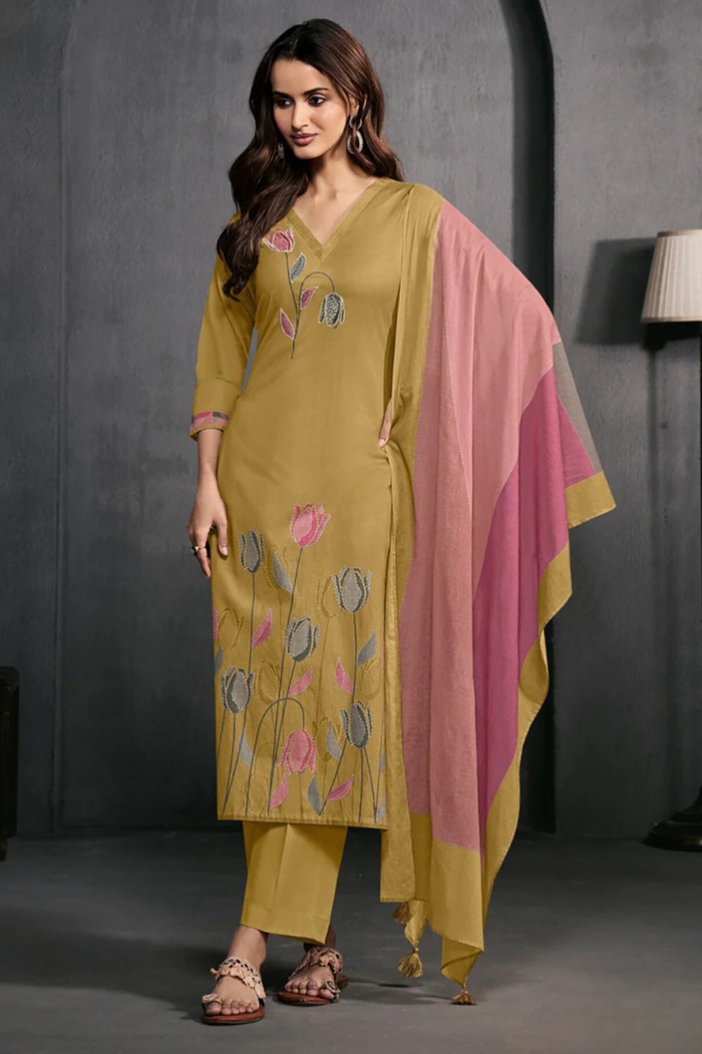 floral-embroidered-kurta-set-with-dupatta