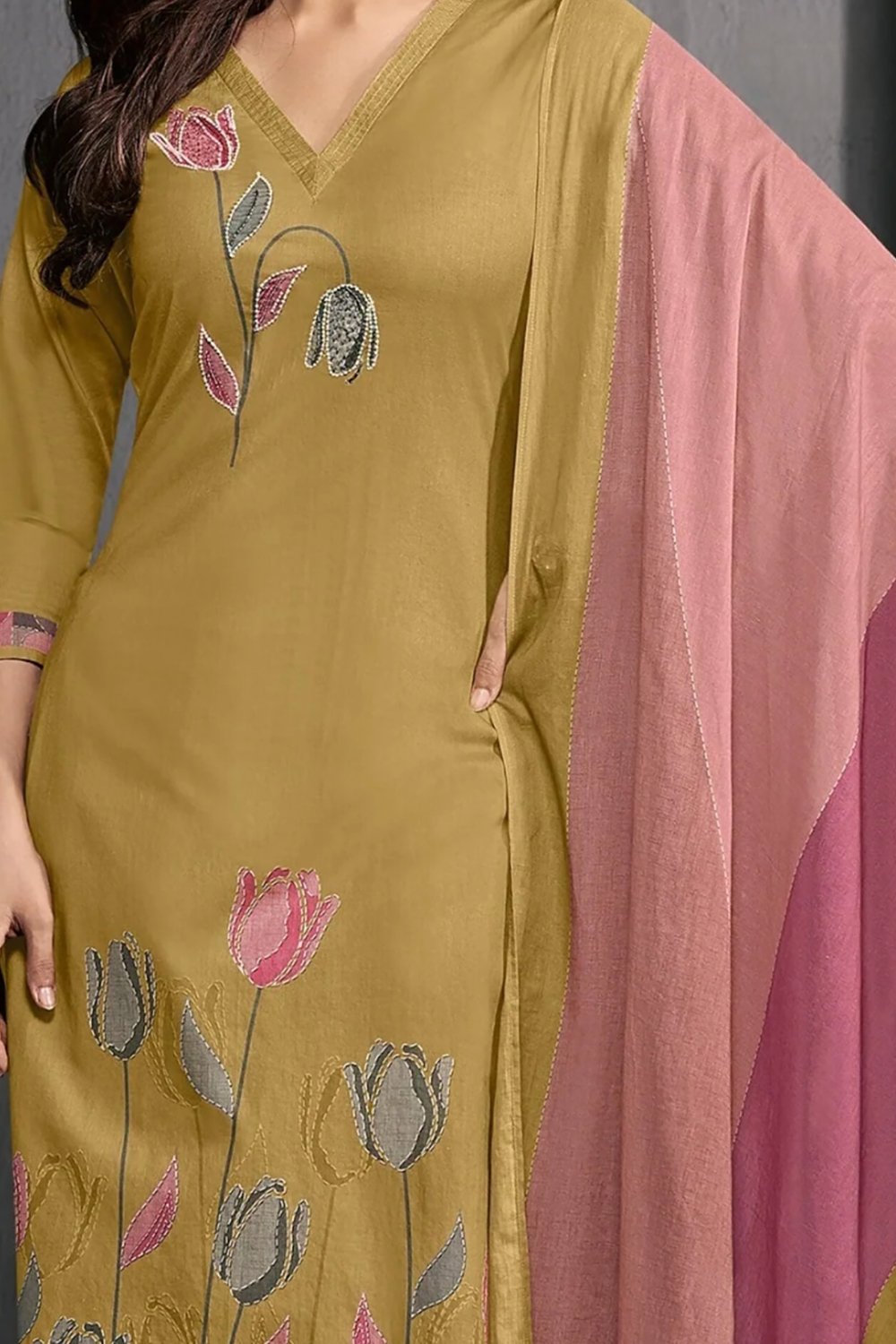 Floral Embroidered Kurta Set With Dupatta - Image 3